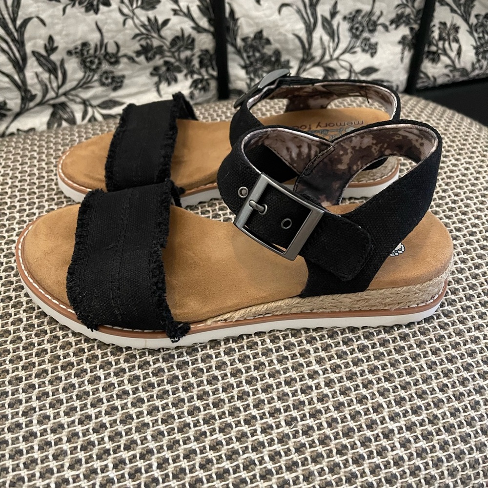 BOBS by Sketchers, size 5.5